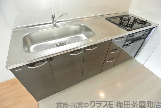 キッチン　三口ガスコンロのシステムキッチン