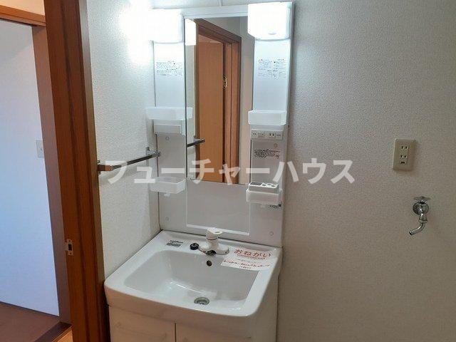 洗面設備　ゆったりとスペースのある洗面所