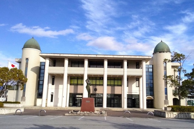 中学校　長浜市立北中学校（中学校）まで2009m