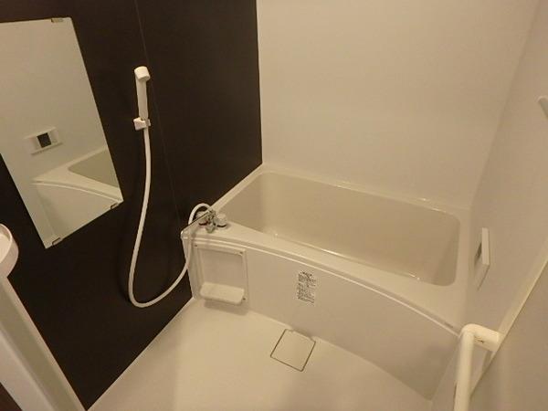 バス・シャワールーム　バス・トイレ別でゆっくり入浴できます☆