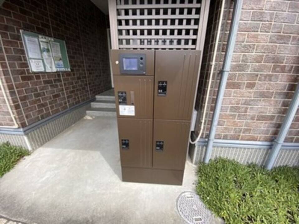 エントランス　宅配ボックス