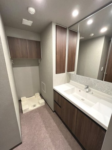 洗面設備　独立洗面台で身支度をすべて済ませてしまいましょう