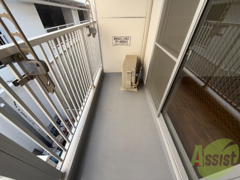 バルコニー　二人分の洗濯物もスッキリ干せます