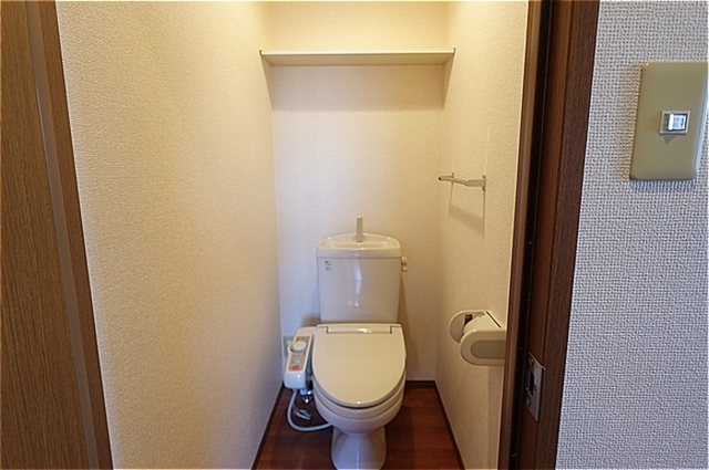 トイレ　温水洗浄暖房便座のトイレ