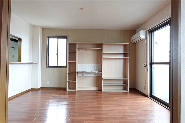 居室・リビング　ＬＤＫ（壁面収納設置しました）