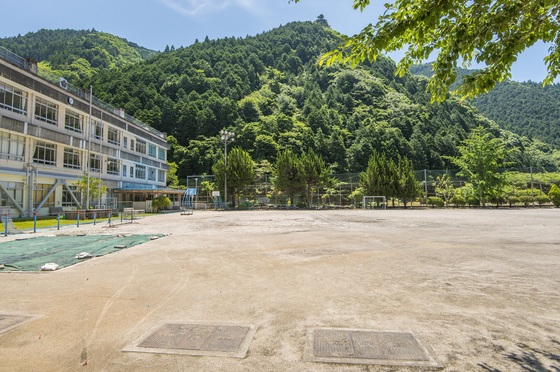 小学校　広島市立久地南小学校（小学校）まで549m