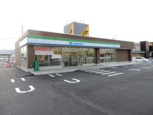 コンビニ　ファミリーマート 福井飯塚町店（コンビニ）まで600m