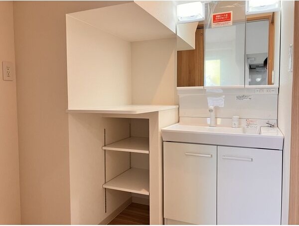 洗面設備　シャワードレッサー付きです！