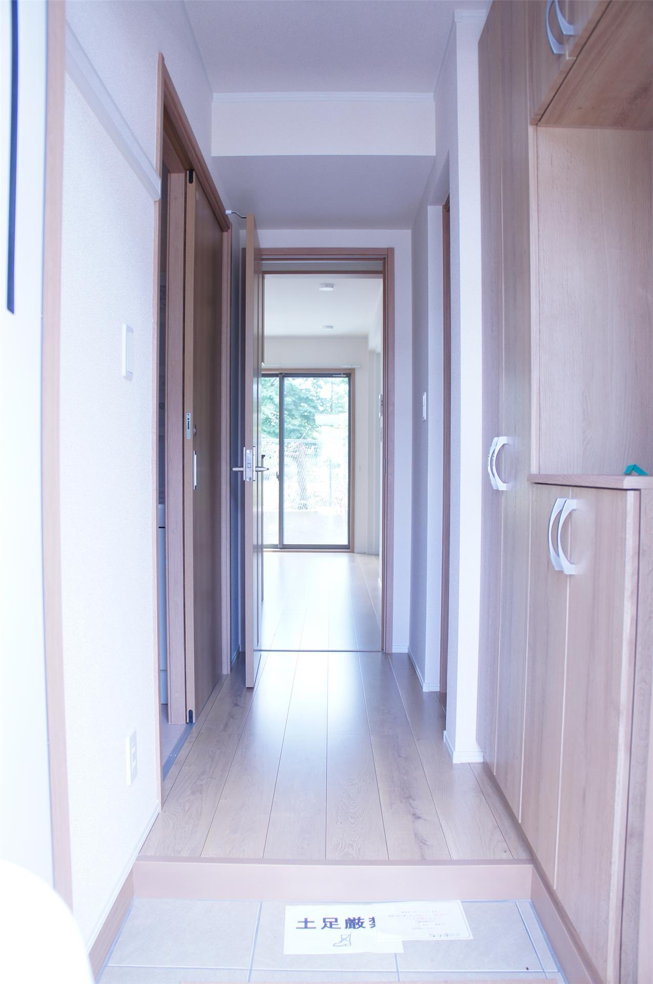 玄関　写真は反転タイプです。