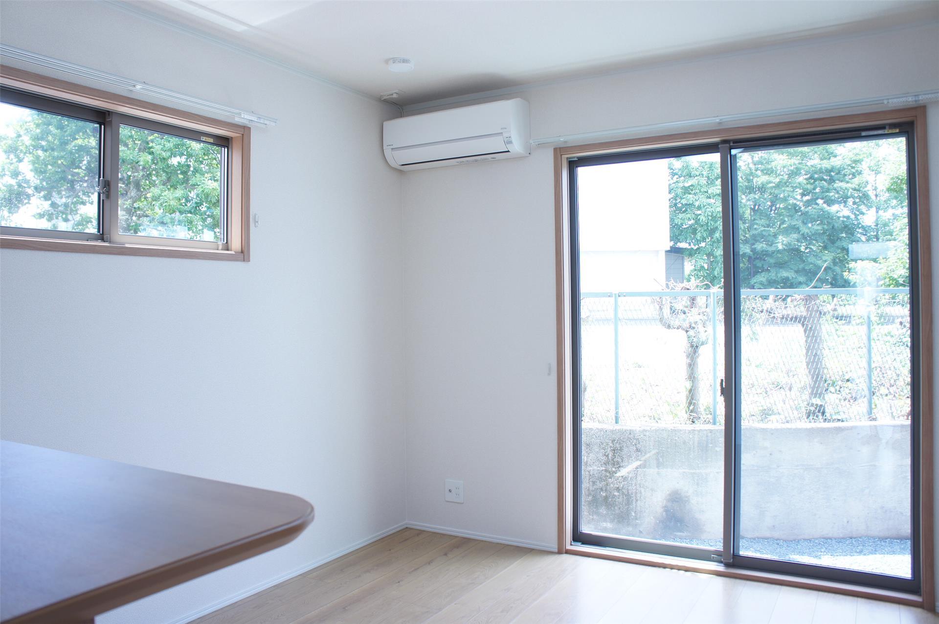 居室・リビング　写真は反転タイプです。