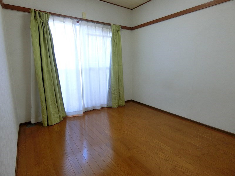 その他部屋・スペース　4.5帖の洋室です。収納スペースもございます！