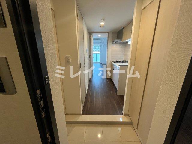 玄関　同建物内、別のお部屋の参考写真になります。