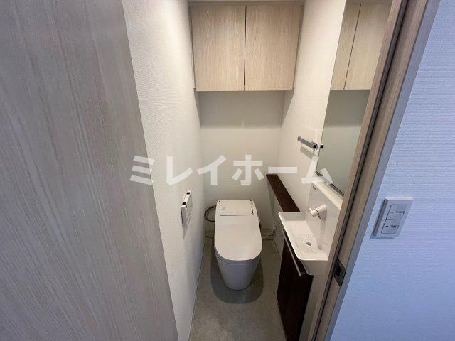 トイレ　同建物内、別のお部屋の参考写真になります。