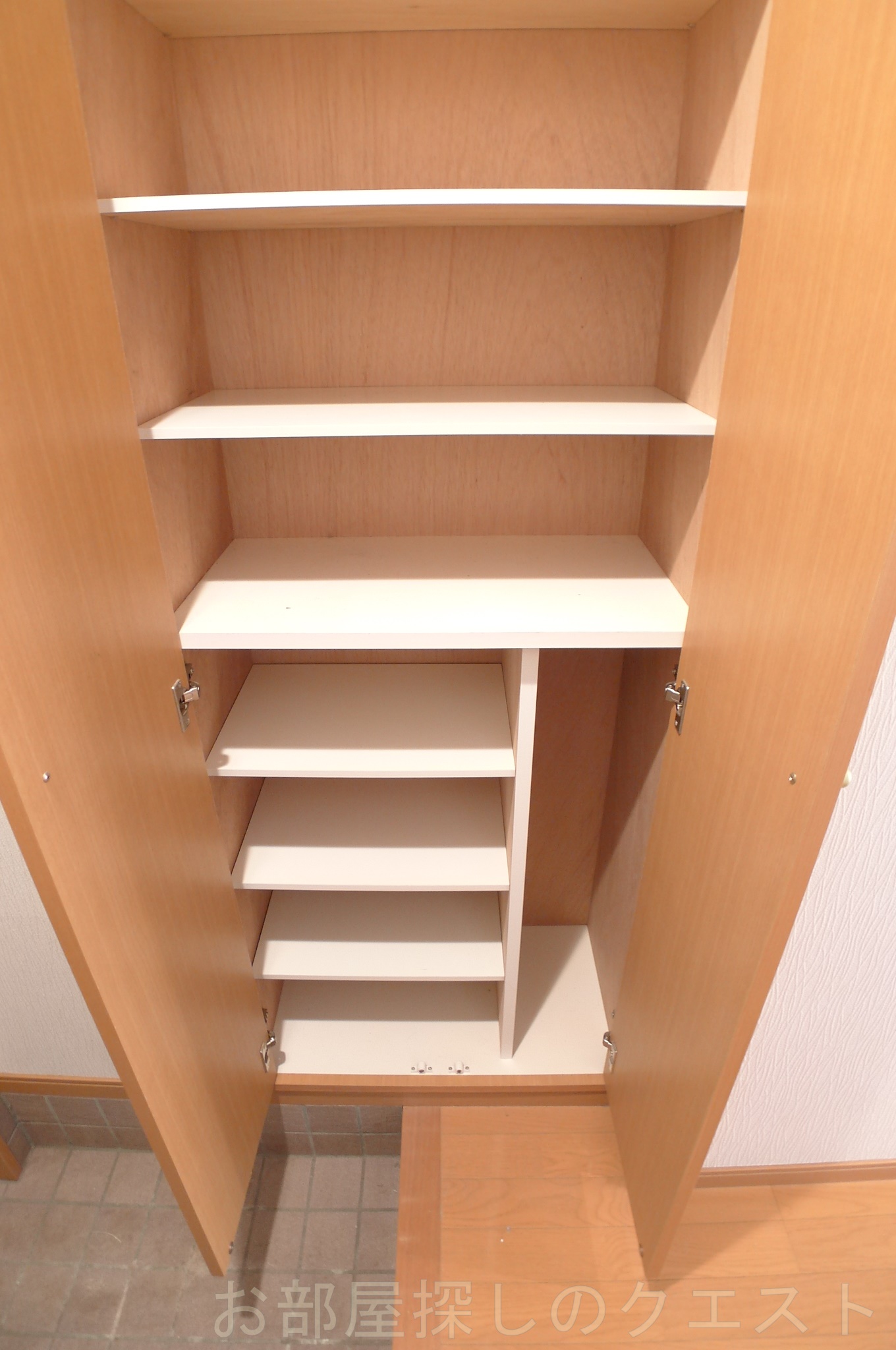 玄関　（写真は同タイプ）