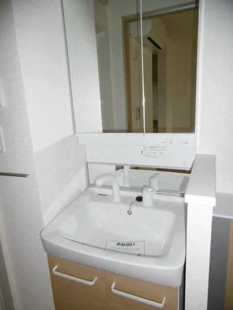 洗面設備　シャワー付き洗面台