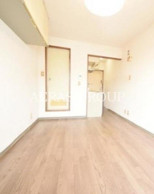 居室・リビング　こちらのリビングで趣味の時間をお楽しみください