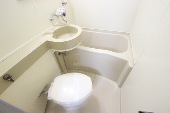 バス・シャワールーム　※別部屋の写真です