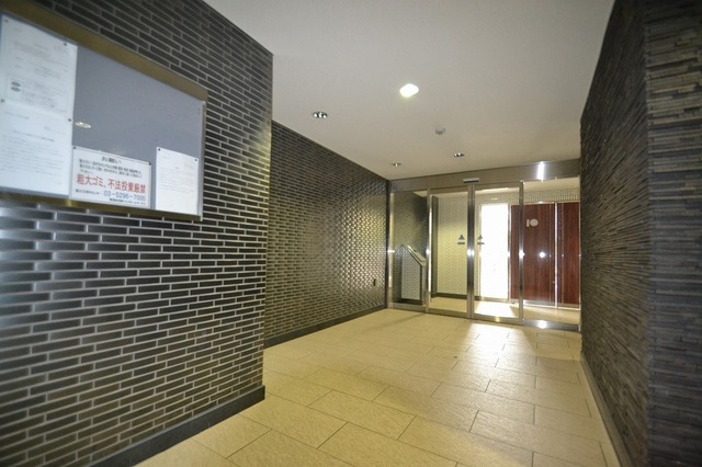 ロビー　落ち着いた雰囲気のエントランス