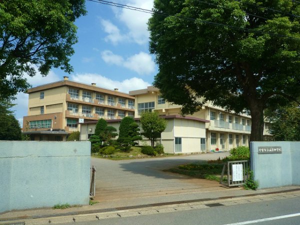 中学校　山王中学校（中学校）まで1100m