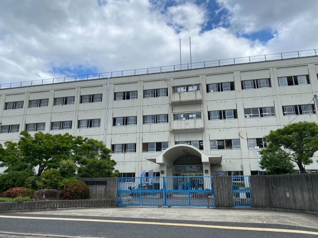 中学校　広島市立落合中学校（中学校）まで2100m