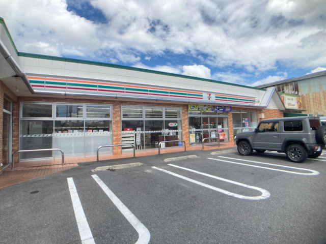 コンビニ　セブンイレブン伊賀緑ケ丘本町店（コンビニ）まで443m