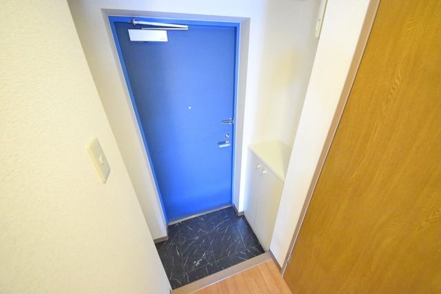玄関　※別部屋参考写真です
