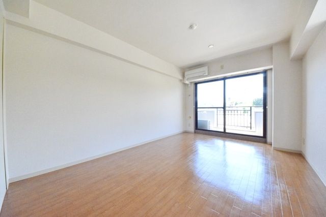 居室・リビング　※別部屋参考写真です