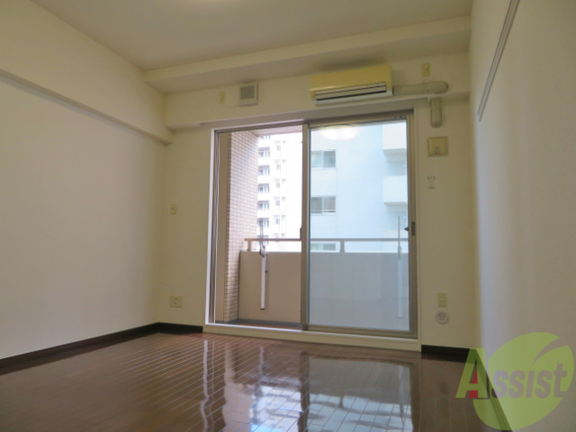 居室・リビング　陽の光が差し込む明るいお部屋は気持がいいですね～