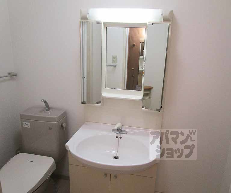 洗面設備　３号室の写真です。