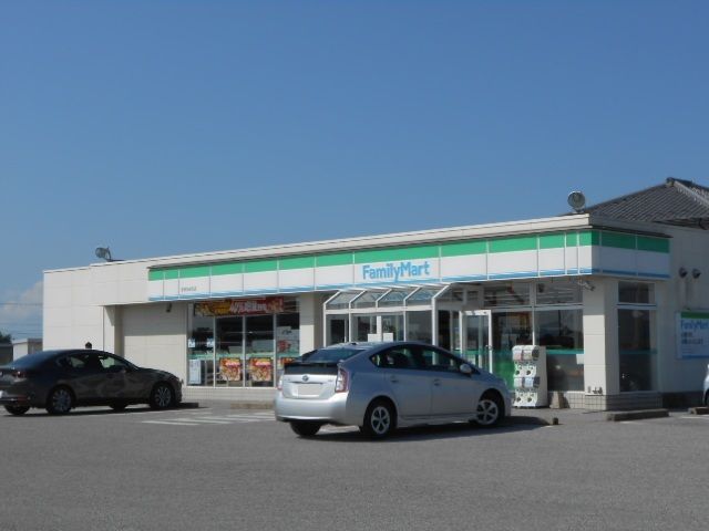 コンビニ　ファミリーマート金田町店様（コンビニ）まで830m