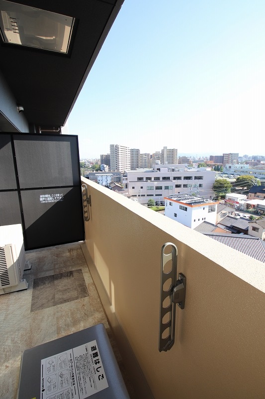 バルコニー　※8階のバルコニーです。階数によって眺めは変わります。