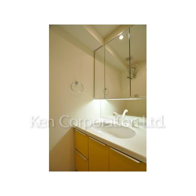 洗面設備　同タイプ15階のお部屋を撮影。仕様が異なることがあります。