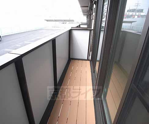 バルコニー　なかなか日当たりよし