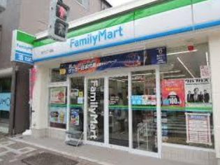 コンビニ　ファミリーマート牡丹三丁目店（コンビニ）まで477m