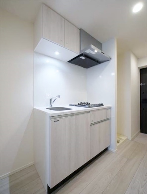 キッチン　★１階住戸の写真です。色が異なる場合があります★