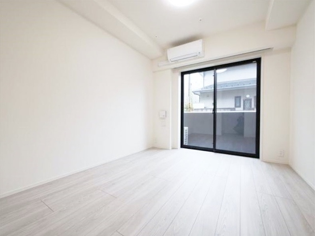 居室・リビング　★１階住戸の写真です。色が異なる場合があります★