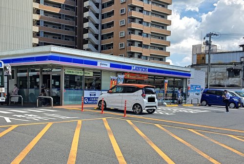 コンビニ　ローソン 西鉄バス直方店（コンビニ）まで515m