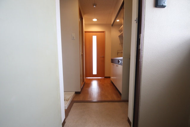 玄関　※別室の参考写真の為、現況優先です。