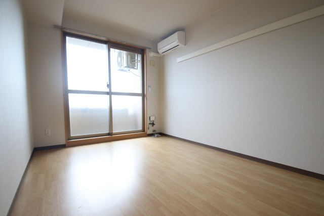 居室・リビング　※別室の参考写真の為、現況優先です。