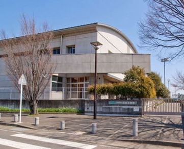 小学校　伊勢原市立石田小学校（小学校）まで965m