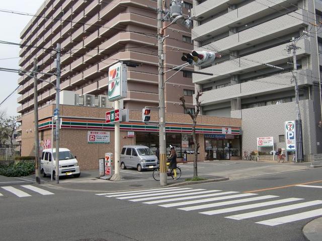 コンビニ　セブンイレブン（コンビニ）まで870m