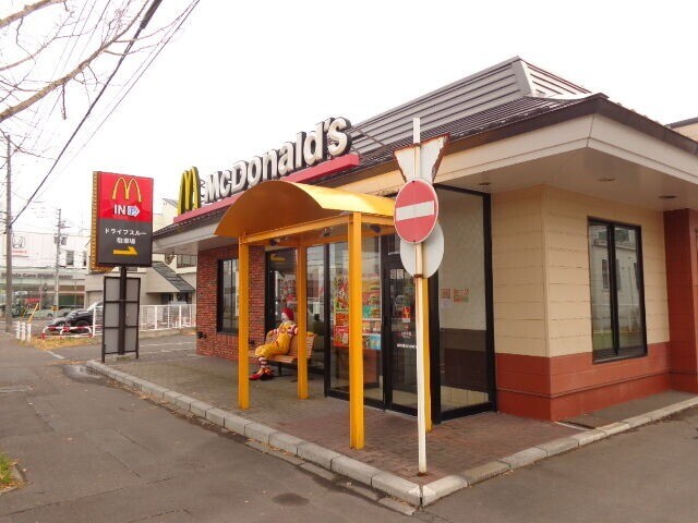 飲食店　マクドナルド函館鍛治店（飲食店）まで646m