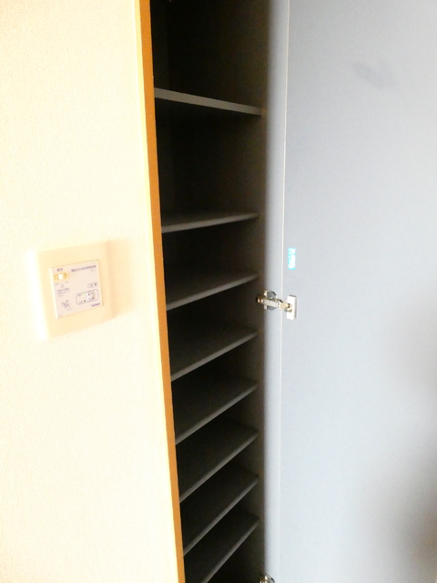 玄関　シューズボックス