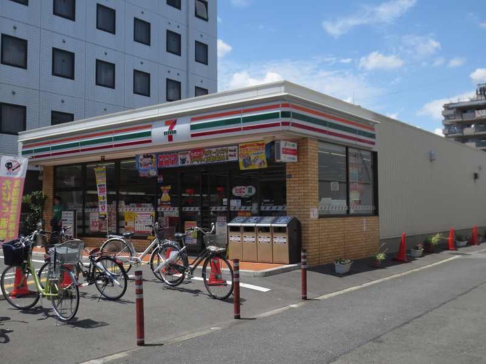 コンビニ　セブンイレブン（コンビニ）まで550m