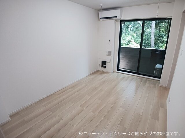 居室・リビング　こちらのリビングで趣味の時間をお楽しみください