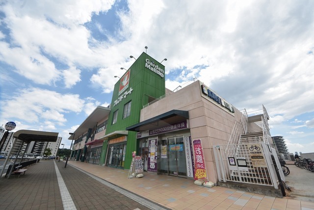 スーパー　フレンドマート　彩都店（スーパー）まで884m