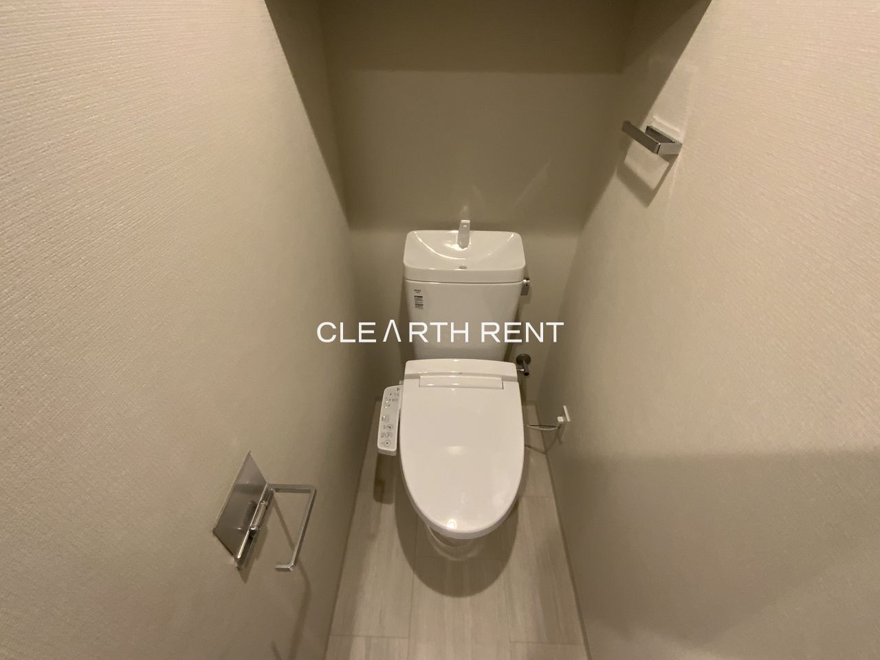 トイレ　清潔感あるシャワー付きトイレ