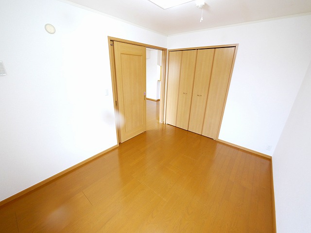 その他部屋・スペース　広くて明るい寝室