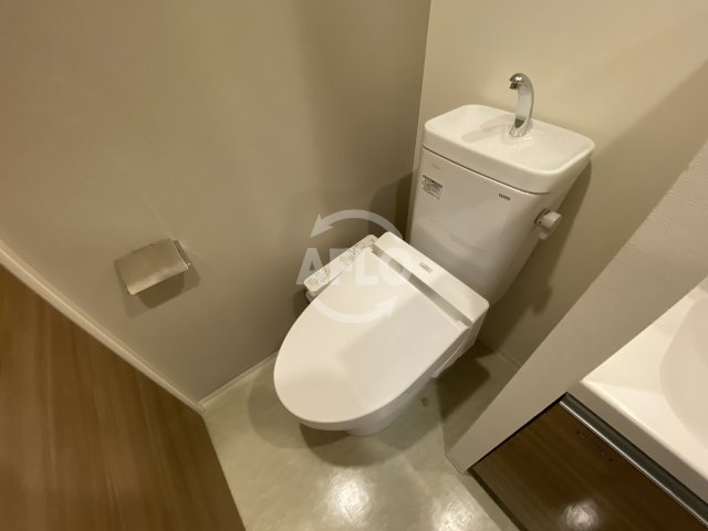トイレ　Park Hana Honmachi WEST　温水洗浄便座