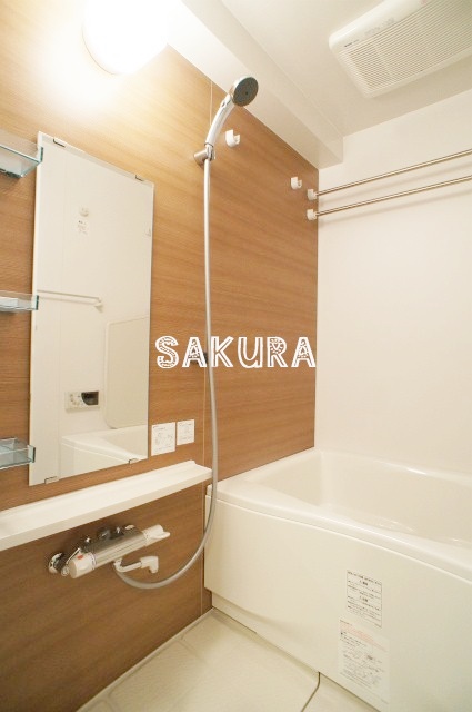 バス・シャワールーム　嬉しい追い焚き・浴室乾燥機付き♪